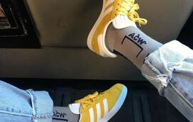 A febre das sapatilhas amarelas! Esta é a tendência que foi lançada pelas celebridades e que se tornou num indispensável da estação