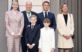 Alberto II junta Charlene e Carolina do Mónaco em viagem a Paris