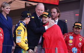 Alberto e Charlene radiantes com vitória de piloto monegasco no Grande Prémio do Mónaco