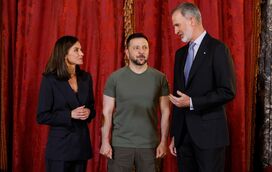 Letizia e Felipe recebem Zelensky no palácio em Espanha