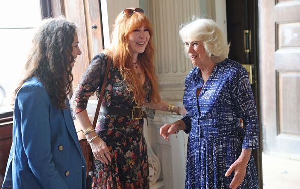Rainha Camilla, Rose Cholmondeley e Charlotte Tilbury