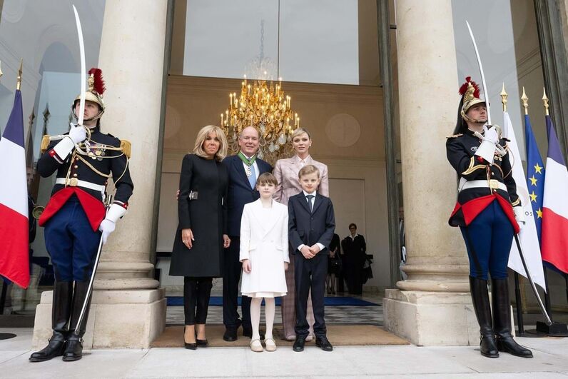 Charlene, Alberto II e Brigitte Macron