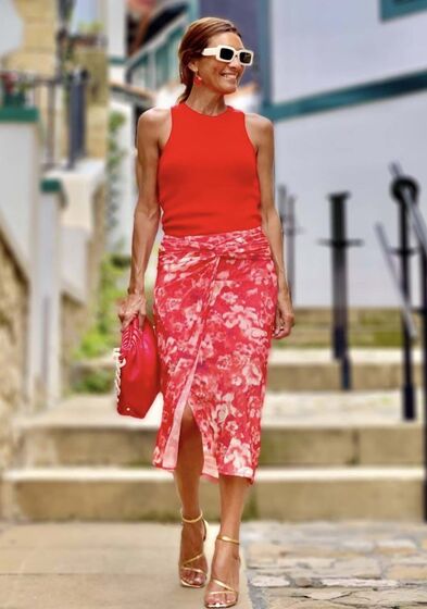 As saias que saíram da praia para as ruas e que estão a seduzir as mulheres com mais de 40 anos