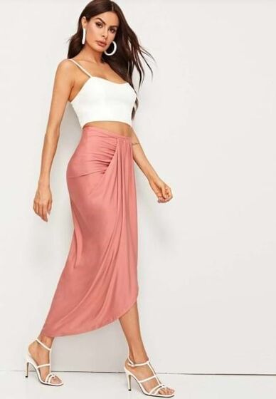 As saias que saíram da praia para as ruas e que estão a seduzir as mulheres com mais de 40 anos