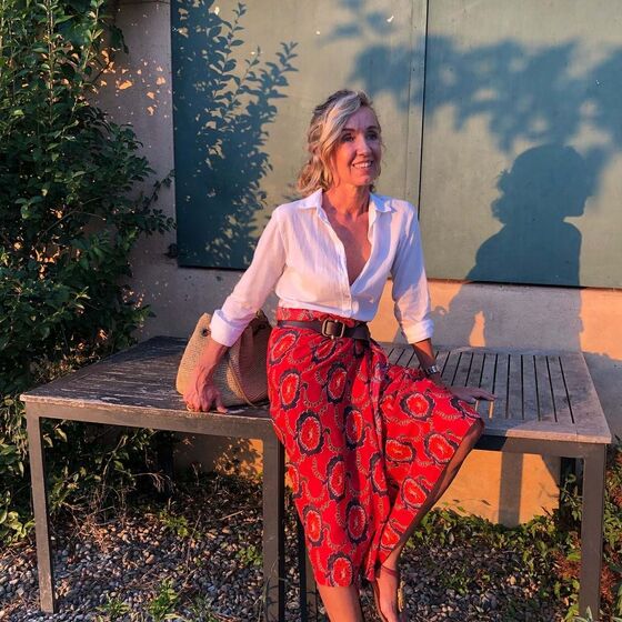 As saias que saíram da praia para as ruas e que estão a seduzir as mulheres com mais de 40 anos