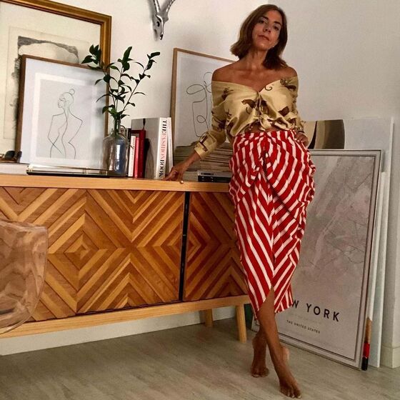 As saias que saíram da praia para as ruas e que estão a seduzir as mulheres com mais de 40 anos