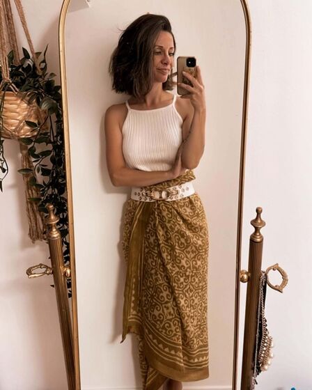 As saias que saíram da praia para as ruas e que estão a seduzir as mulheres com mais de 40 anos