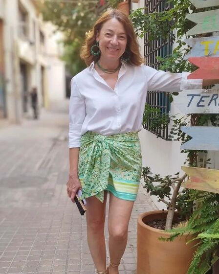 As saias que saíram da praia para as ruas e que estão a seduzir as mulheres com mais de 40 anos