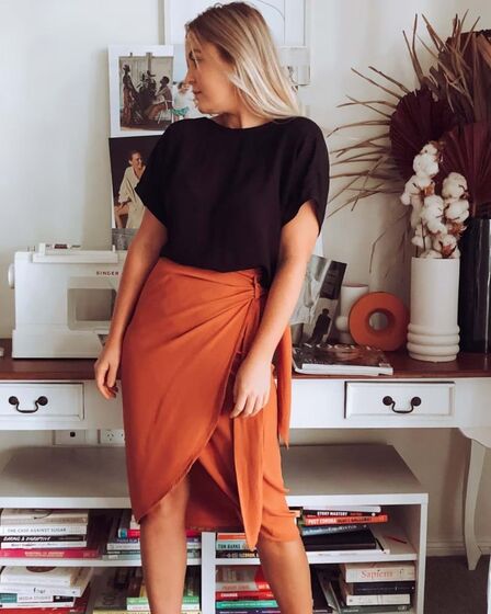 As saias que saíram da praia para as ruas e que estão a seduzir as mulheres com mais de 40 anos