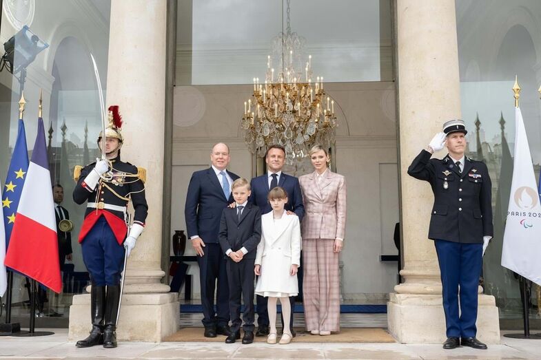 Charlene, Alberto II e Emmanuel Macron