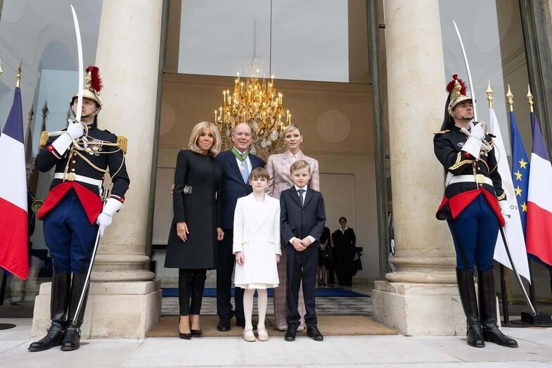 Charlene, Alberto II e Brigitte Macron