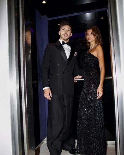 Kika Cerqueira Gomes e Pierre Gasly