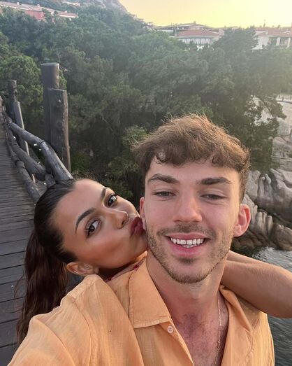 Kika Cerqueira Gomes e Pierre Gasly