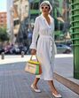 Tem mais de 50 anos e receia usar um look branco total? Arrisque… que vai adorar o resultado