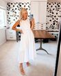 Tem mais de 50 anos e receia usar um look branco total? Arrisque… que vai adorar o resultado