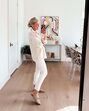 Tem mais de 50 anos e receia usar um look branco total? Arrisque… que vai adorar o resultado
