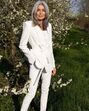 Tem mais de 50 anos e receia usar um look branco total? Arrisque… que vai adorar o resultado