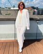 Tem mais de 50 anos e receia usar um look branco total? Arrisque… que vai adorar o resultado