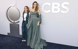 Lindas! Angelina Jolie e a filha arrasam nos prémios Tony