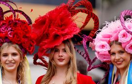 Royal Ascot: Chapéus há muitos mas poucos são como estes. A exuberância voltou a encantar na corrida onde estiveram os reis 
