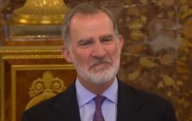 Há provas! Com Letizia em Paris, Felipe fez-se acompanhar de outra mulher ao casamento da afilhada 