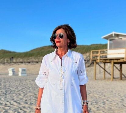 Tem mais de 50 anos e receia usar um look branco total? Arrisque… que vai adorar o resultado