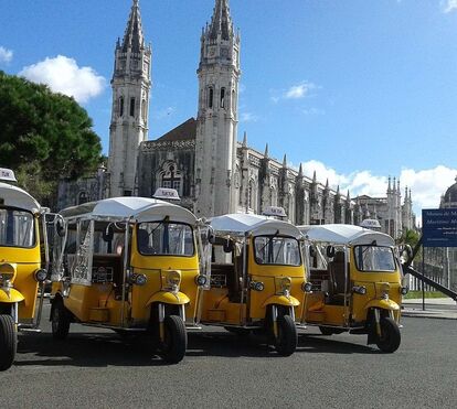 'El País' descreve Lisboa como a 'cidade dos Tuk Tuks'. Para os nossos vizinhos, a capital está a ser vítima do seu próprio sucesso. Será?