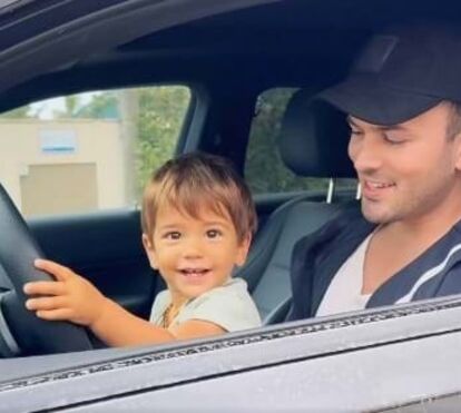 David Carreira debaixo de chuva de críticas após exibir-se a conduzir com o filho ao colo