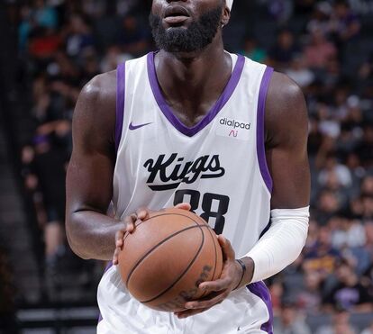 Neemias Queta, o primeiro campeão português da NBA