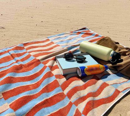 As 7 toalhas de praia mais trendy do verão de 2024