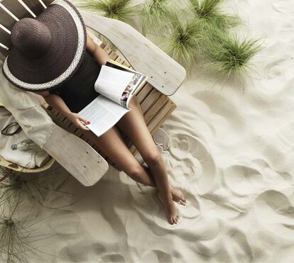 Leves, frescos e absolutamente viciantes! Estes são os dez livros que vai querer levar consigo nas férias de Verão