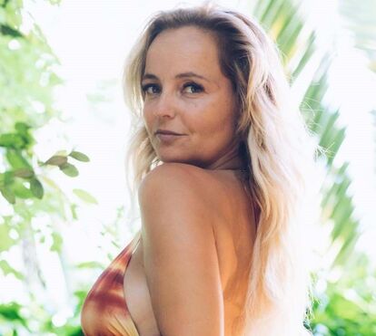 Novo amor? Bárbara Norton de Matos vista a passear de mão dada com um desconhecido