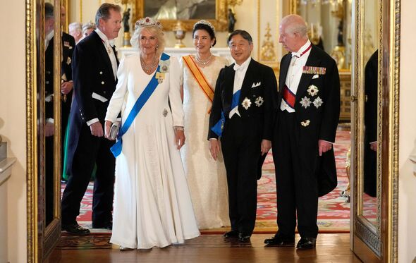 carlos, camilla, imperadores do japão
