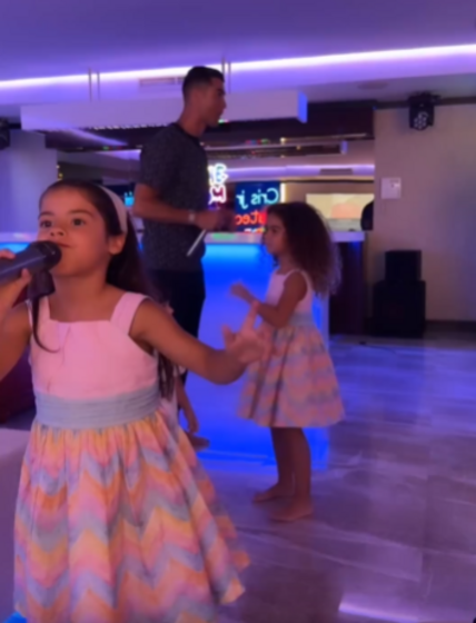 Eva, Mateo, cristiano ronaldo, georgina rodriguez, festa, filhos