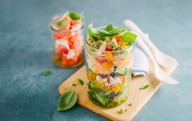 Cinco saladas de verão fáceis, baratas e com receita viral no Tik Tok