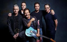 NOS Alive começa hoje: a força motriz dos Arcade Fire, a ‘sensualona’ Dua Lipa, os recém ‘ressuscitados’ Pearl Jam e muito, muito mais…