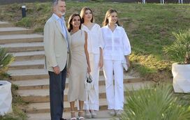Princesa Leonor e infanta Sofia roubam a cena em novo evento da família