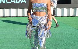 Branco, preto e prateado dominam os looks do primeiro dia do NOS Alive 2024