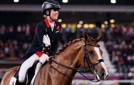 'Rainha' da equipa britânica de dressage é apanhada a dar chicotadas no cavalo e não vai a Paris'2024