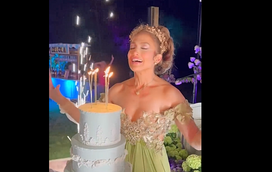 Jennifer Lopez inspira-se em 'Bridgerton' para a sua festa dos 55 anos