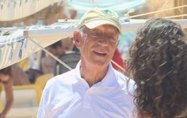 Num 3 estrelas, sim, mas com gelados de Cascais! Os miminhos a Marcelo Rebelo de Sousa no hotel de Monte Gordo... que é de Sousa Cintra