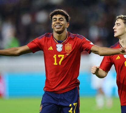 Abençoado por Messi! A incrível história de Lamine Yamal: o jovem de 16 anos que não pára de bater recordes e meteu a Espanha na final do Euro 2024