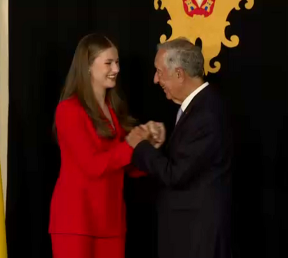 Princesa Leonor recebida com honras militares em Belém