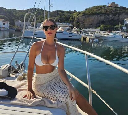 Sexy! Mariana Monteiro de férias em Itália e França