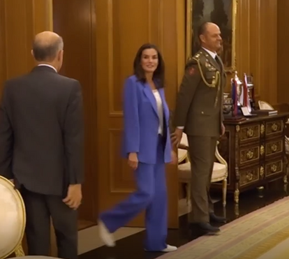 Dores insuportáveis. Letizia obrigada a voltar às sapatilhas por causa de problema nos pés