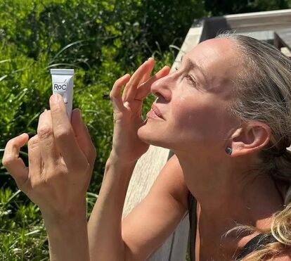 O creme para as olheiras favorito da atriz Sarah Jessica Parker está com desconto e vai devolver-lhe a frescura ao olhar