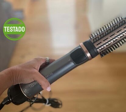Experimentámos a escova rotativa da Remington que seca ao mesmo tempo que modela o cabelo! É fácil de usar, absolutamente honesta e deixa o seu penteado com mais volume