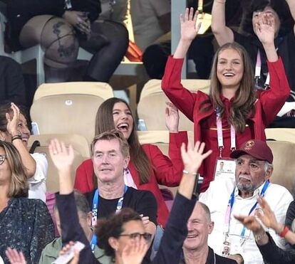 Princesa Leonor e infanta Sofia apoiam entusiasticamente as equipas espanholas nos Jogos Olímpicos de Paris