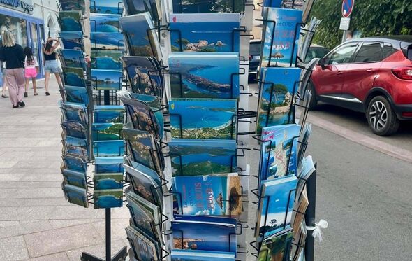 Uma loja de souvenirs
