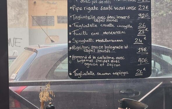 A ementa de um restaurante em Bastia